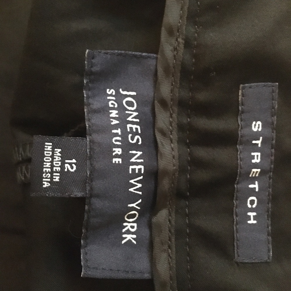 Jones New York Shorts - Picture 3 of 3